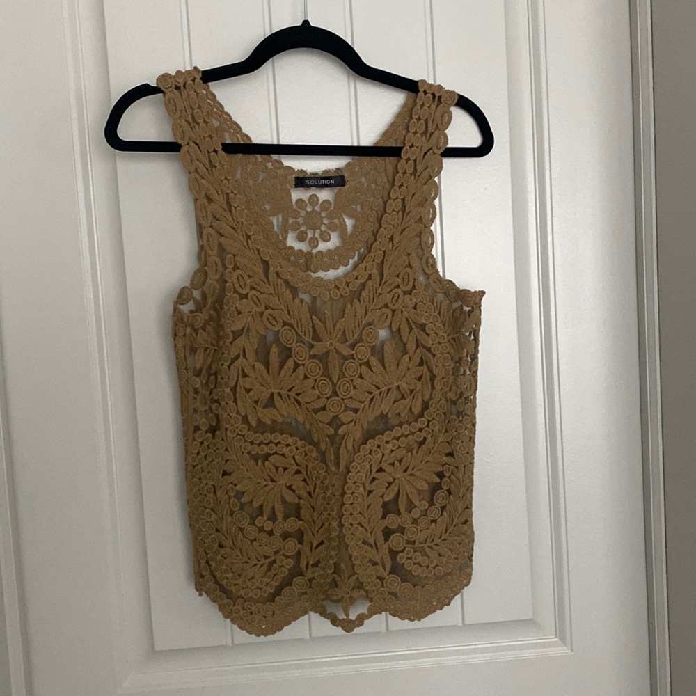 Solution Top Lace detail.